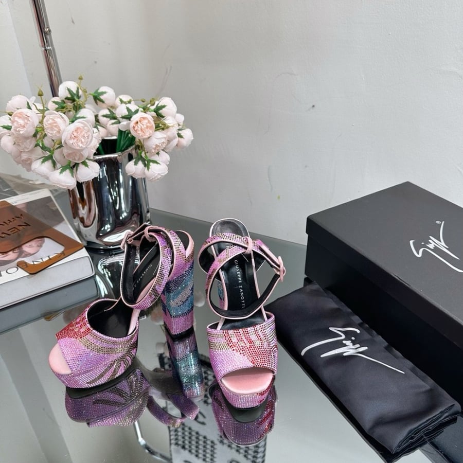 【Giuseppe Zanotti】