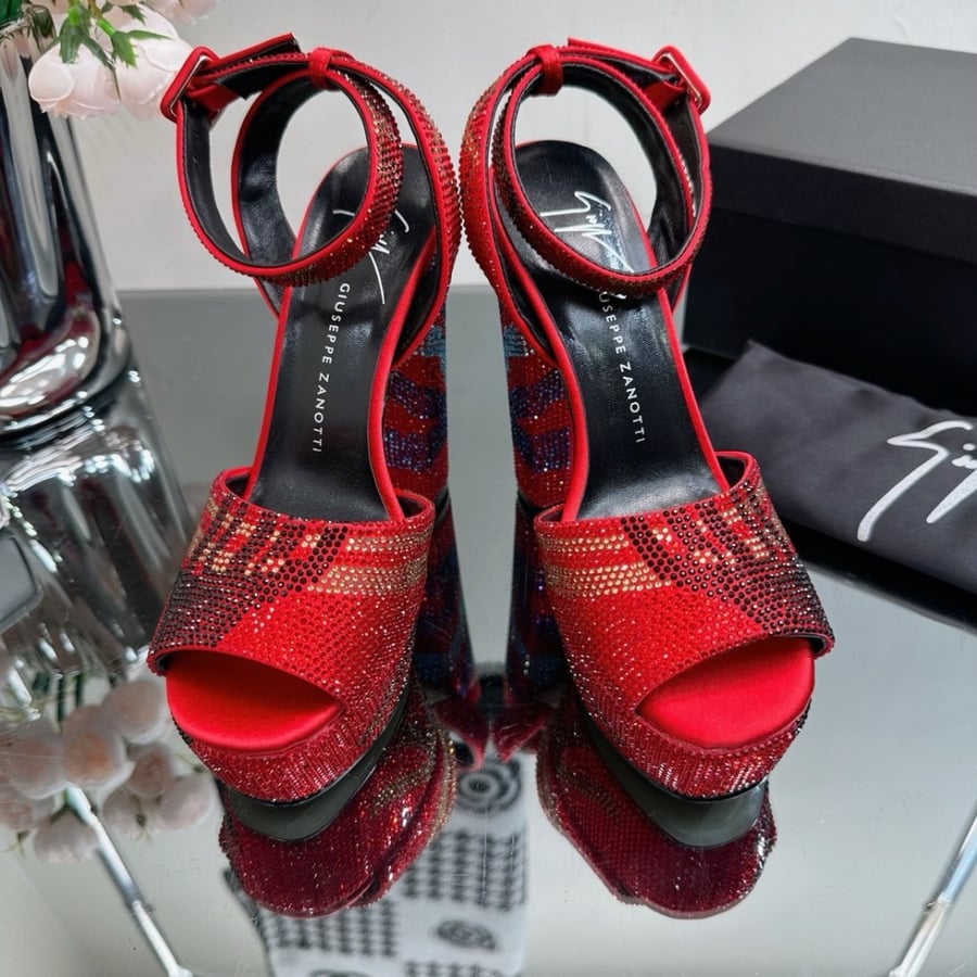 【Giuseppe Zanotti】