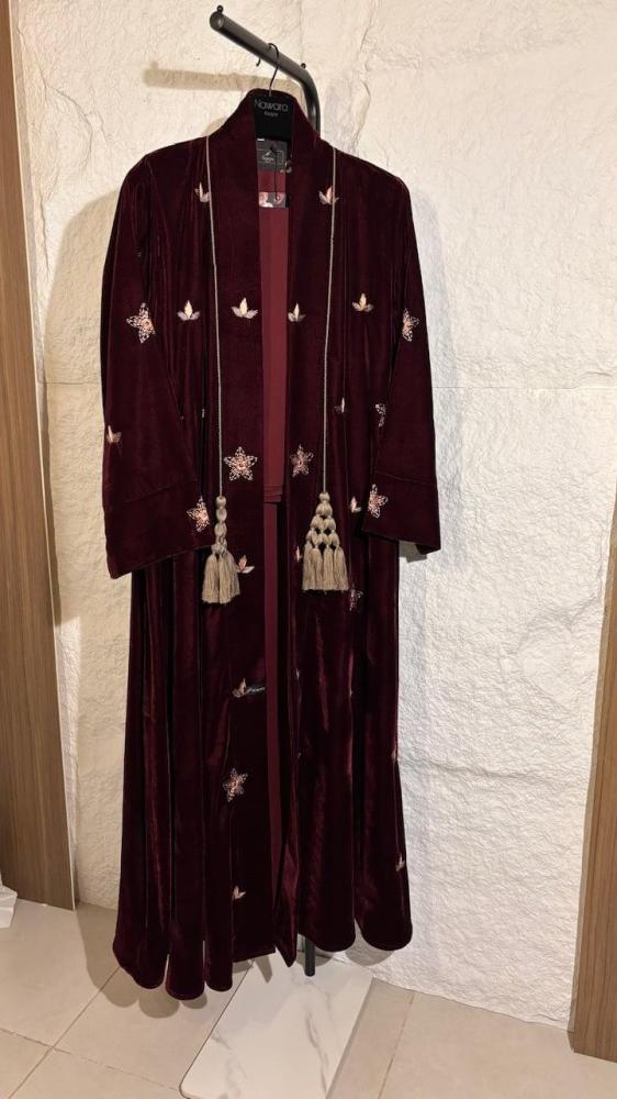 عباية مخمل عنابي