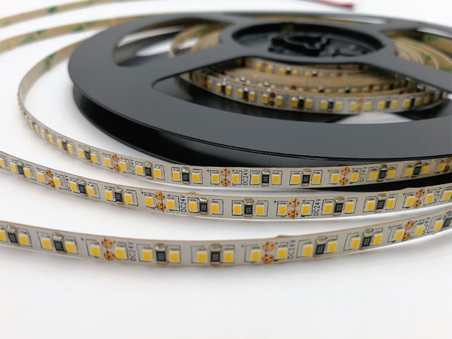 شريط لاصق LED 5 متر بإضاءة 4000 كلفن 12 فولت