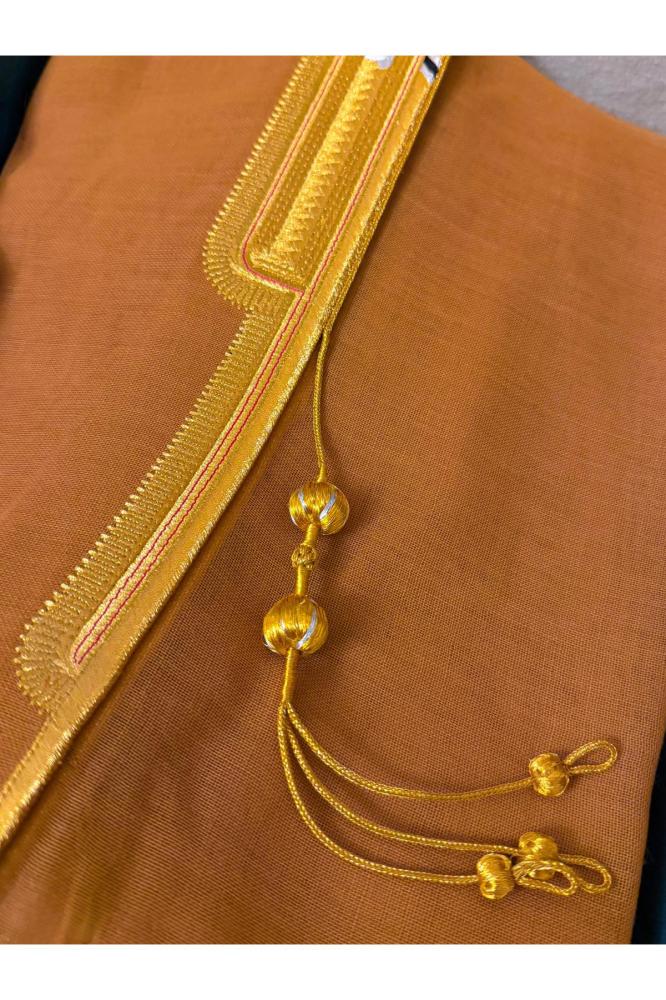 بشت ملكي زعفراني