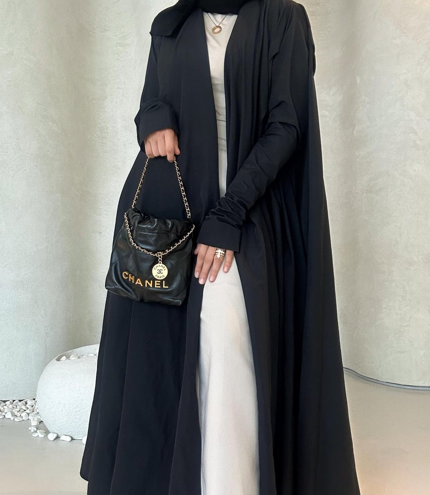 عبايات ملونه