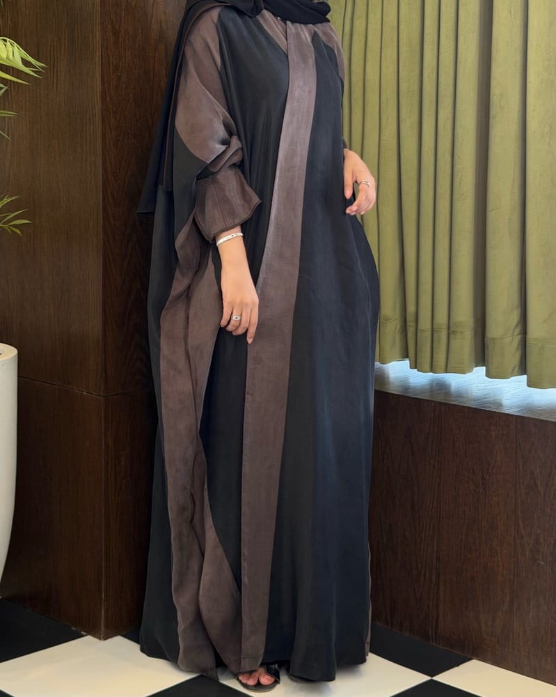 عبايات ملونة