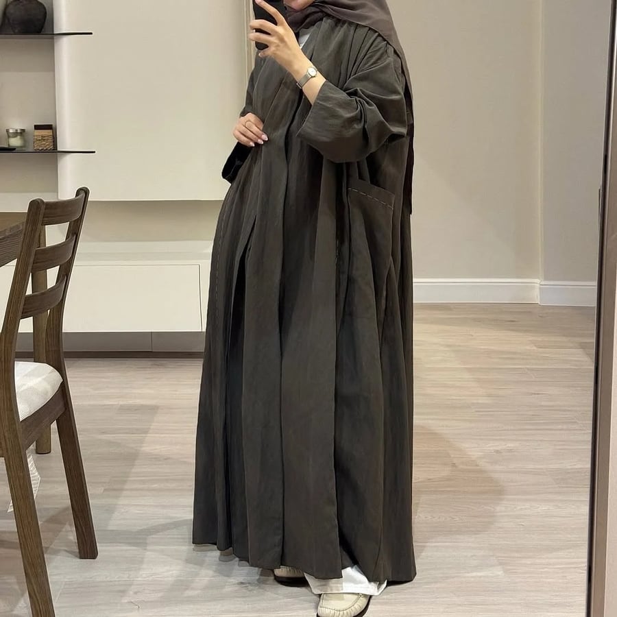 عبايات ملونة