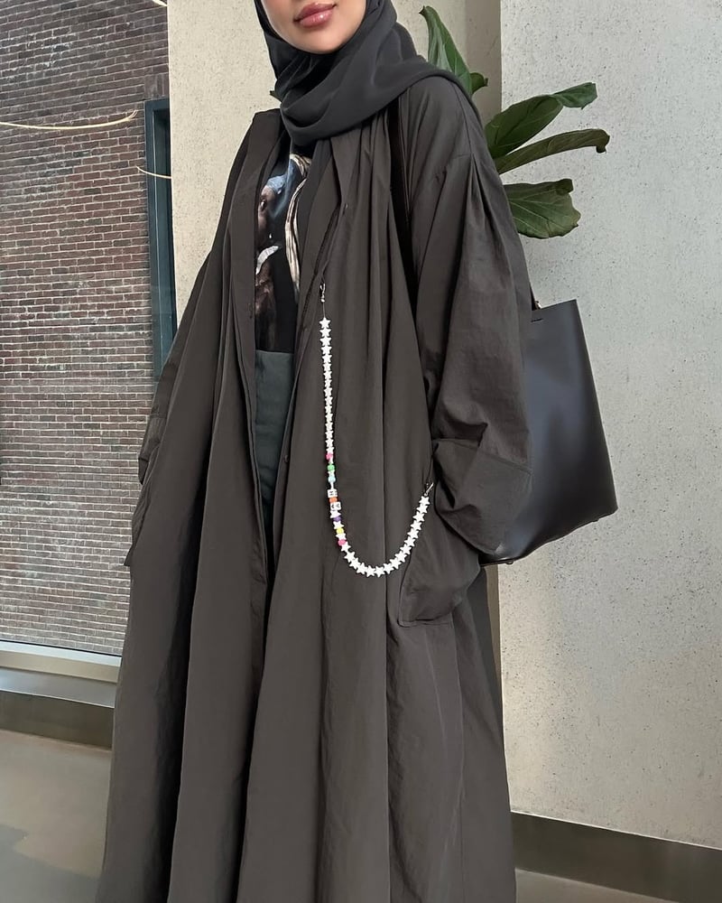 عبايات ملونة