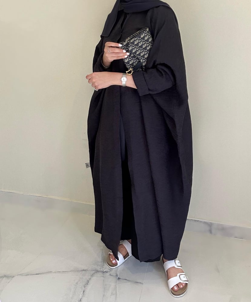 عبايات ملونة