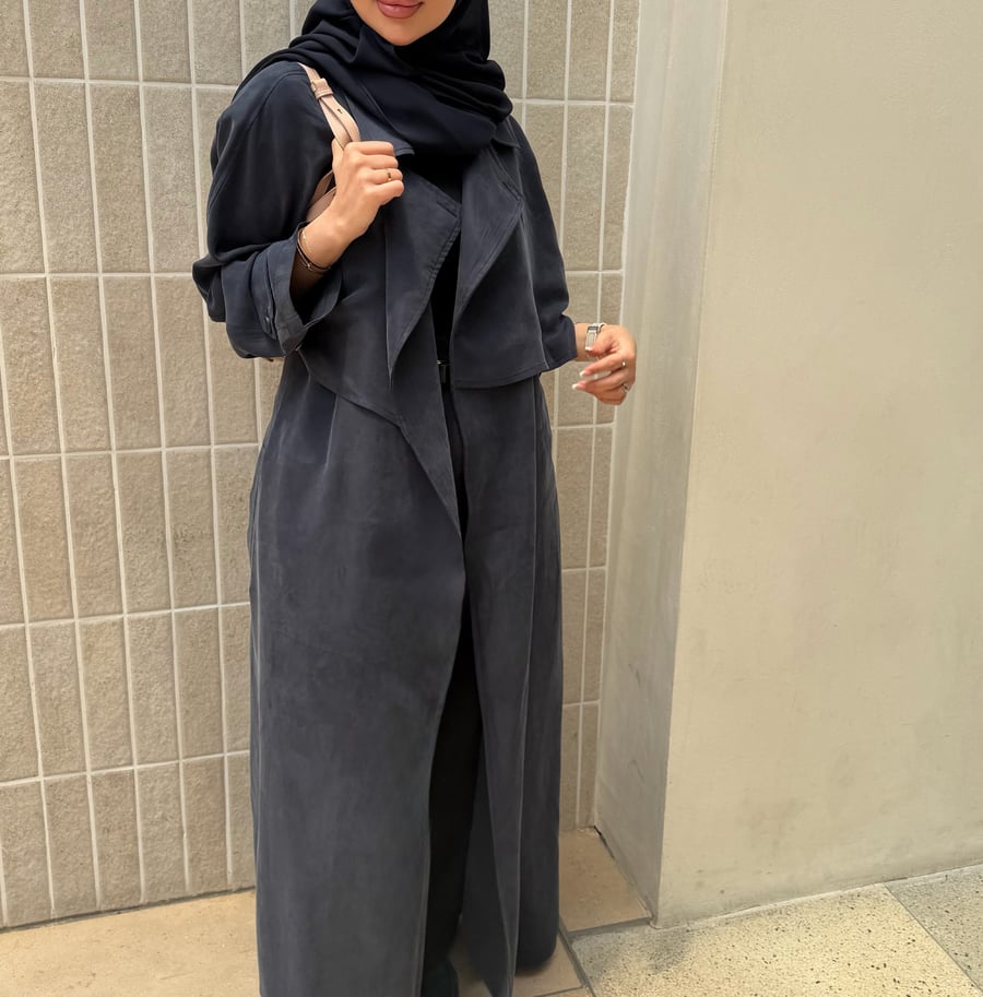 عبايات ملونة