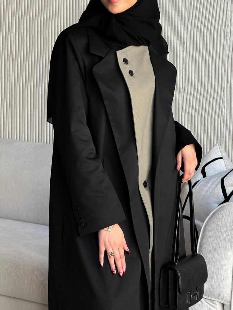 عبايات ملونة