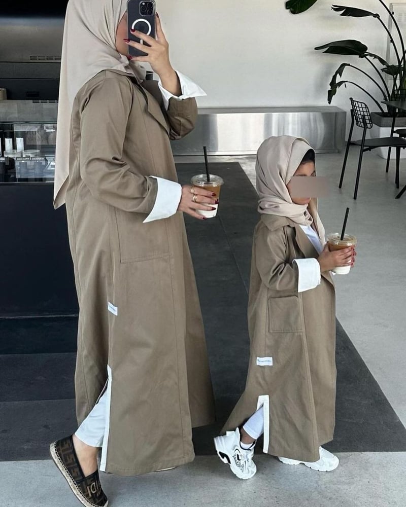 عبايات ملونة
