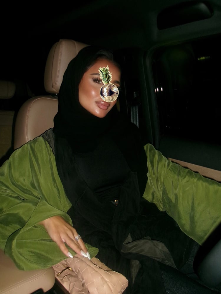 عبايات ملونة