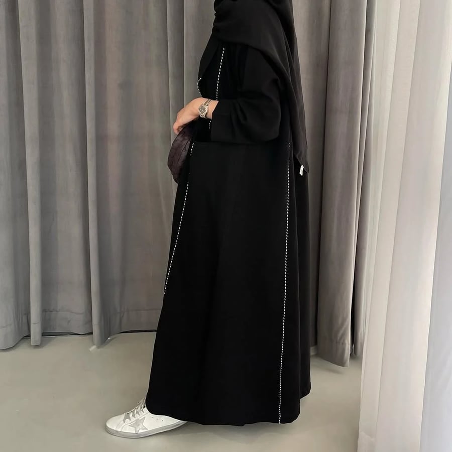 عبايات ملونة