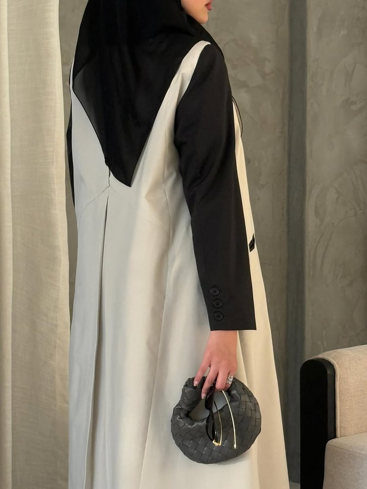عبايات سوداء