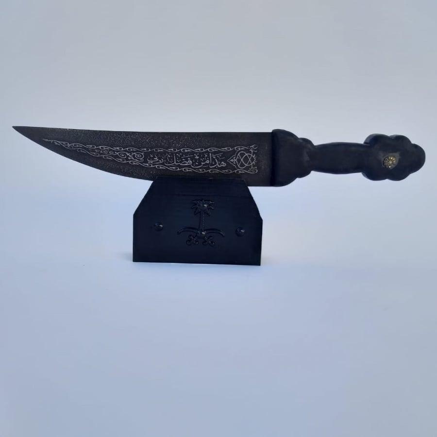 The dagger of the Batar, black with the black base