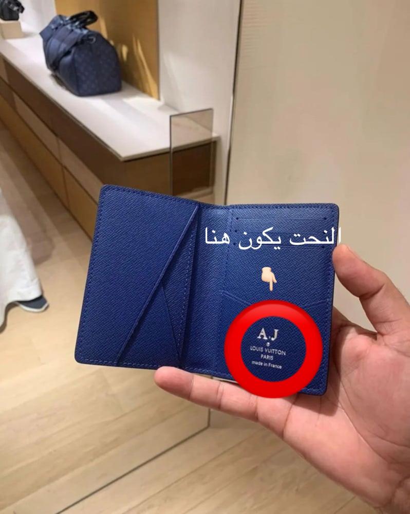 محفظة كارتير كحلية قابلة للنقش