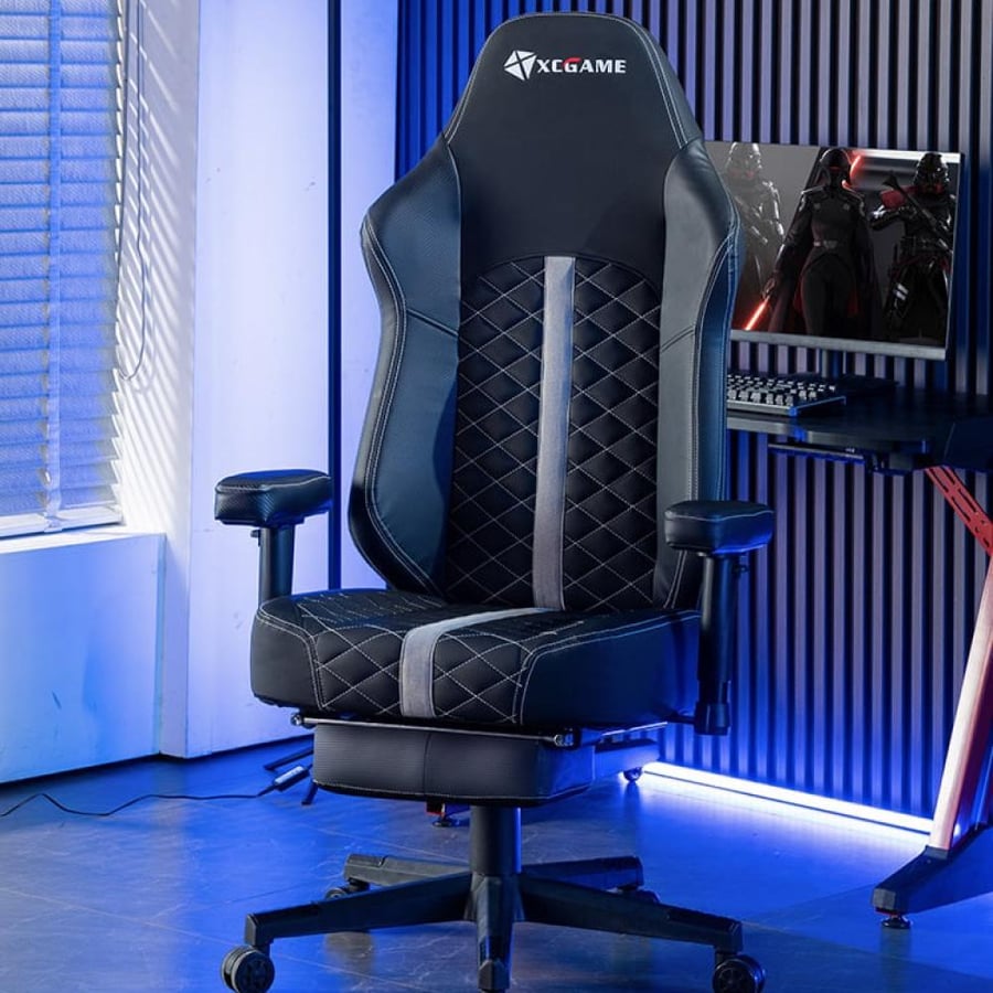 Gaming chair with comfortable design with footrest