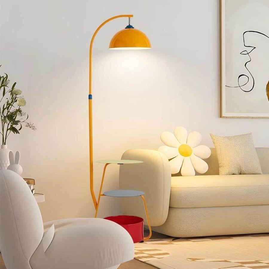 مصباح أرضي متعدد الوظائف بتصميم ماكارون