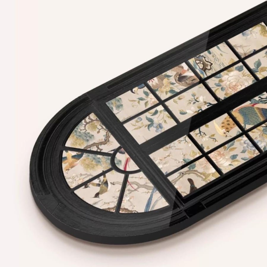 لوحة جدارية مضيئة بتصميم نافذة فرنسية عتيقة