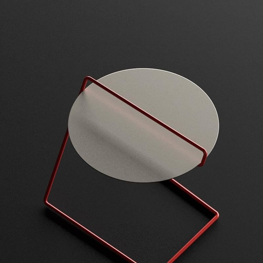 طاولة جانبية معدنية محمولة بمقبض أحمر – تصميم نورديك بسيط