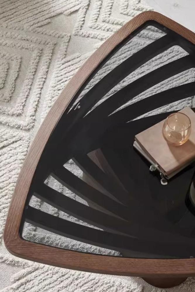 طاولة قهوة هندسية مثلثة – تصميم اسكندنافي عصري