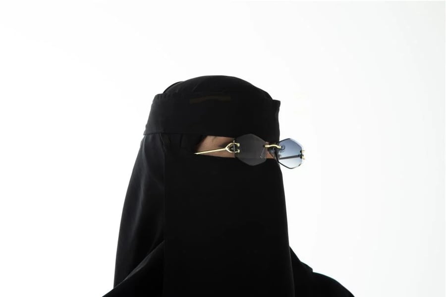 ميرا  - ( Mira) ذهبي
