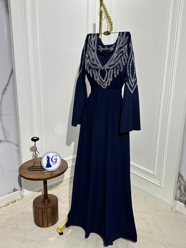 Shayma dress. Crepe stretch elegant dress with a flexible cut that highlights the figure smoothly, combining comfort and luxury for a soft and attractive look on every occasion