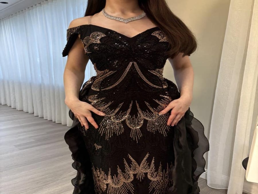 Hanoof. A black dress with luxurious embroidery and a luxurious shine that highlights you with an unforgettable stunning look