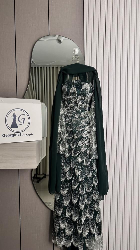 Jumana a luxurious green dress with shiny embroidery and an attractive feminine cut with an elegant hijab… a sophisticated look that captures attention.