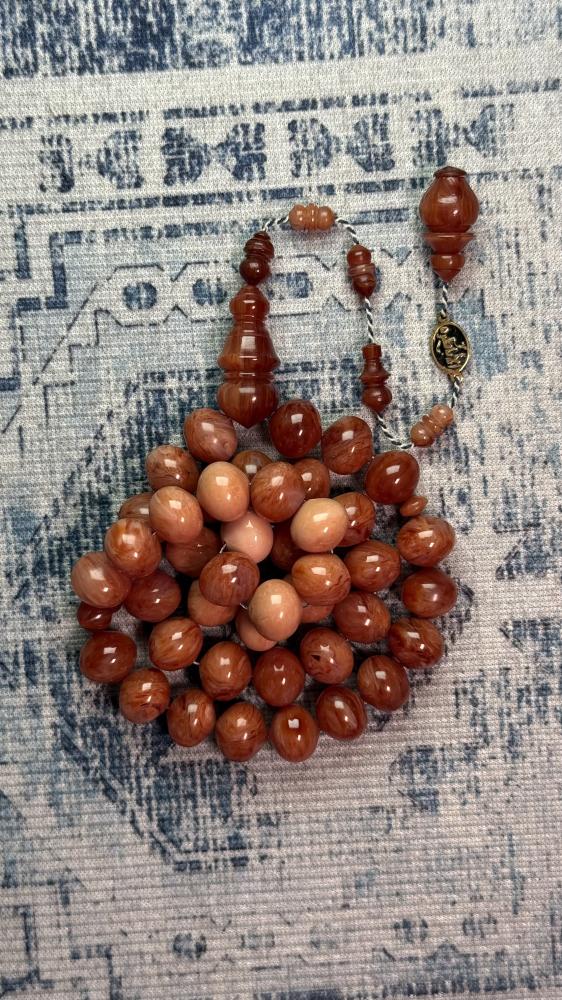 The Fatoran salmon-colored rosary – the grandeur of color and the beauty of details