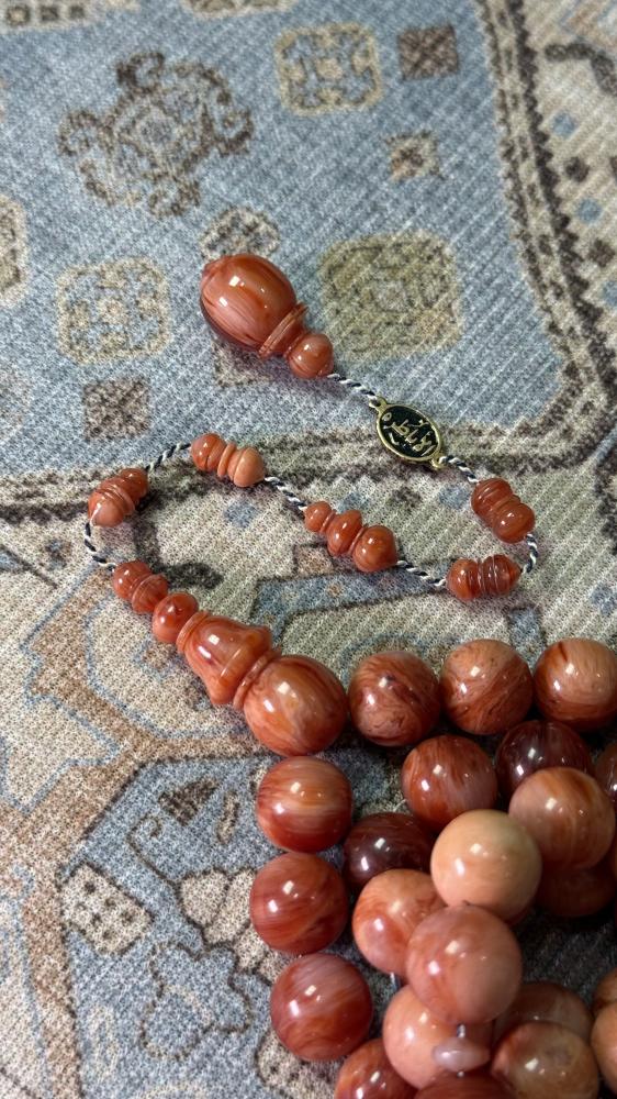 The Fatoran salmon-colored rosary – the grandeur of color and the beauty of details