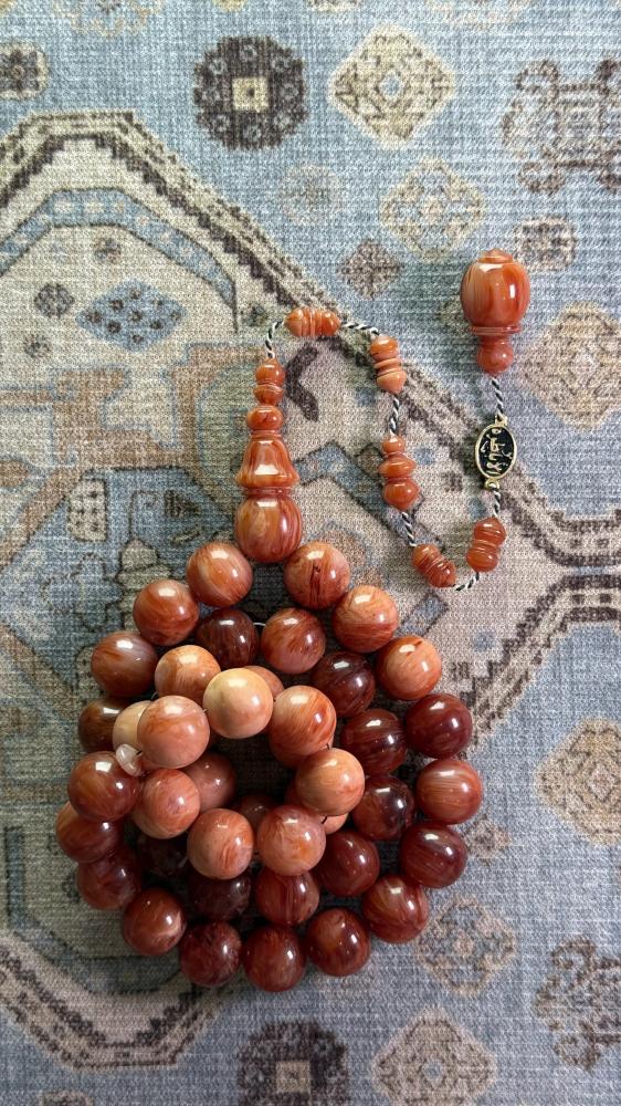 The Fatoran salmon-colored rosary – the grandeur of color and the beauty of details