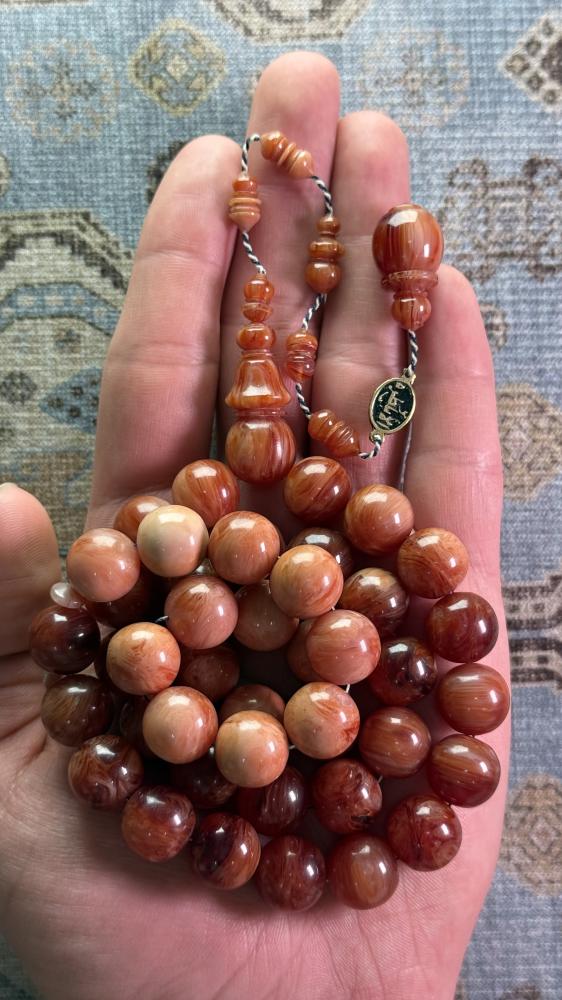 The Fatoran salmon-colored rosary – the grandeur of color and the beauty of details