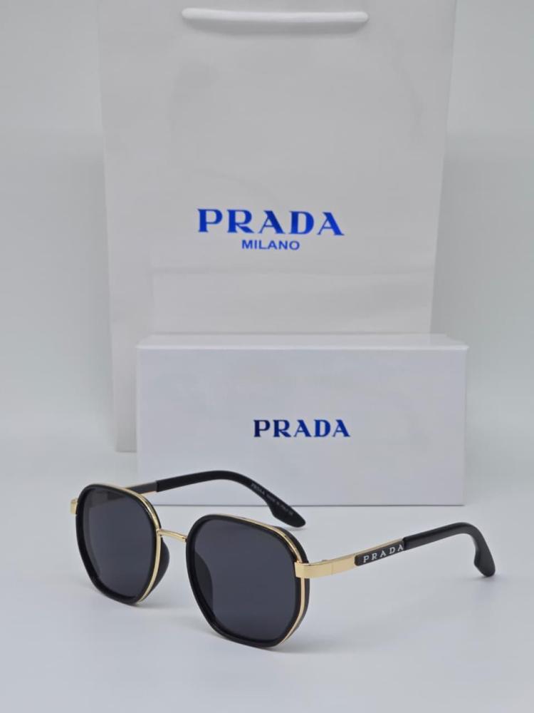 نظارة برادا  اسود ذهبي