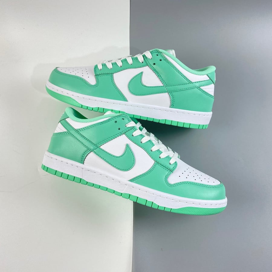 NIKE DUNK LOW Green Glow