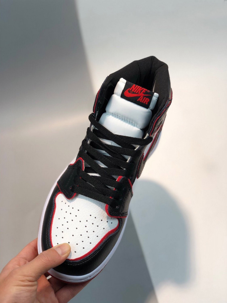 Air Jordan 1 High OG “Bloodline”