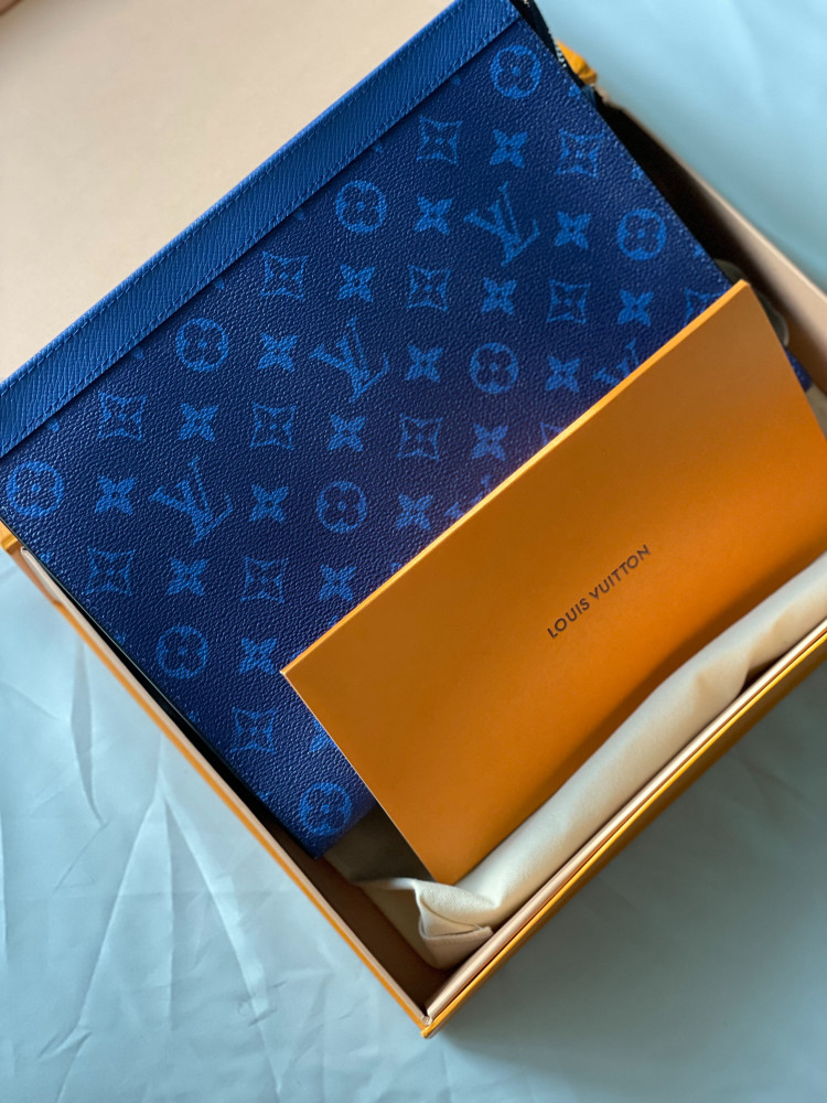 باوتش LV Pouch