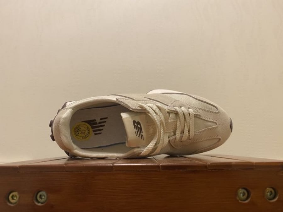 New Balance 327