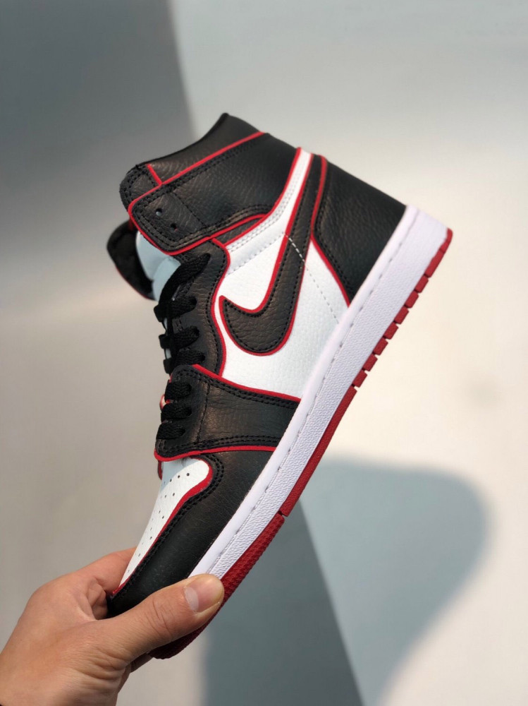 Air Jordan 1 High OG “Bloodline”