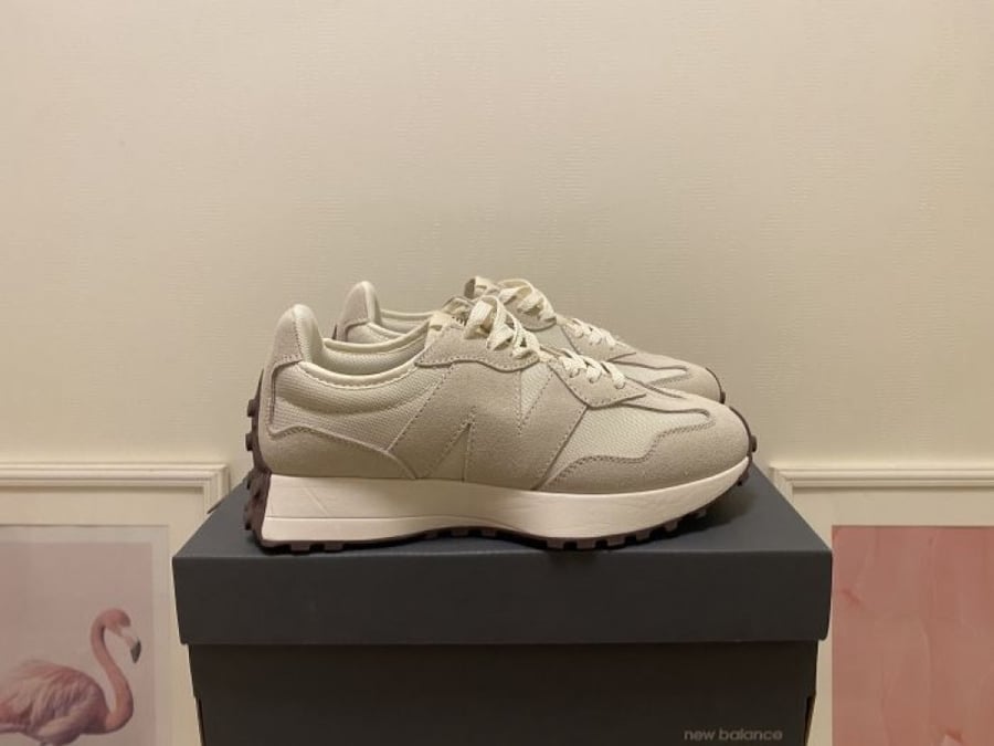 New Balance 327