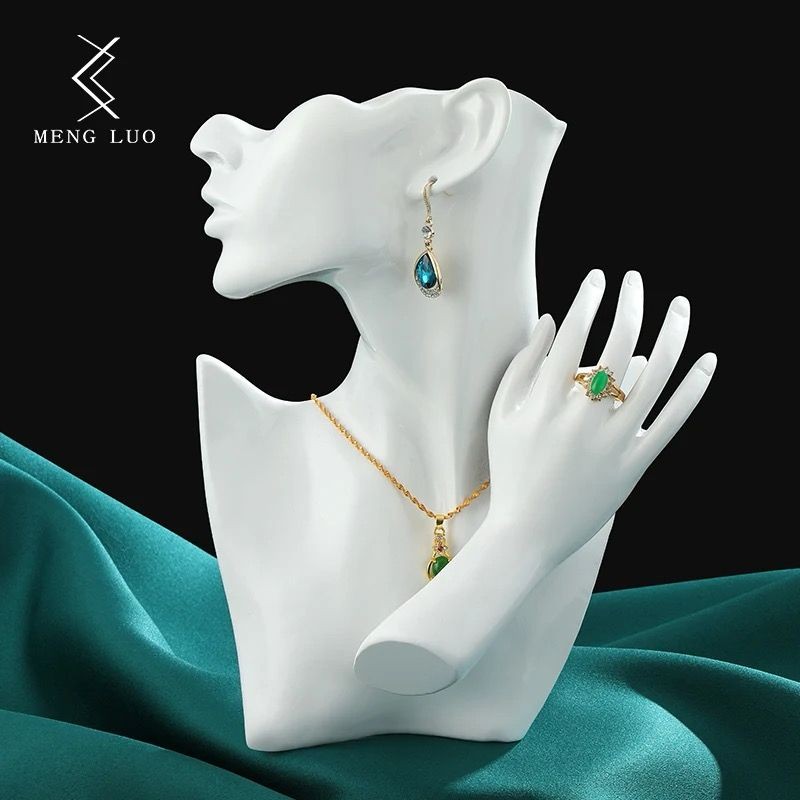 صدر إكسسوارات مع يد فايبر ابيض