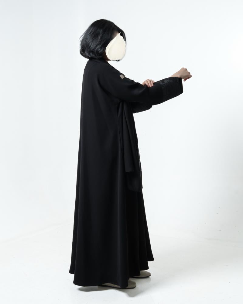 كريب اسود فاحم مع تفتة