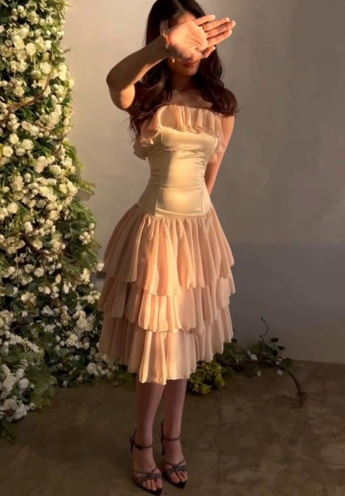 Soft short dress for girls, the confusing age