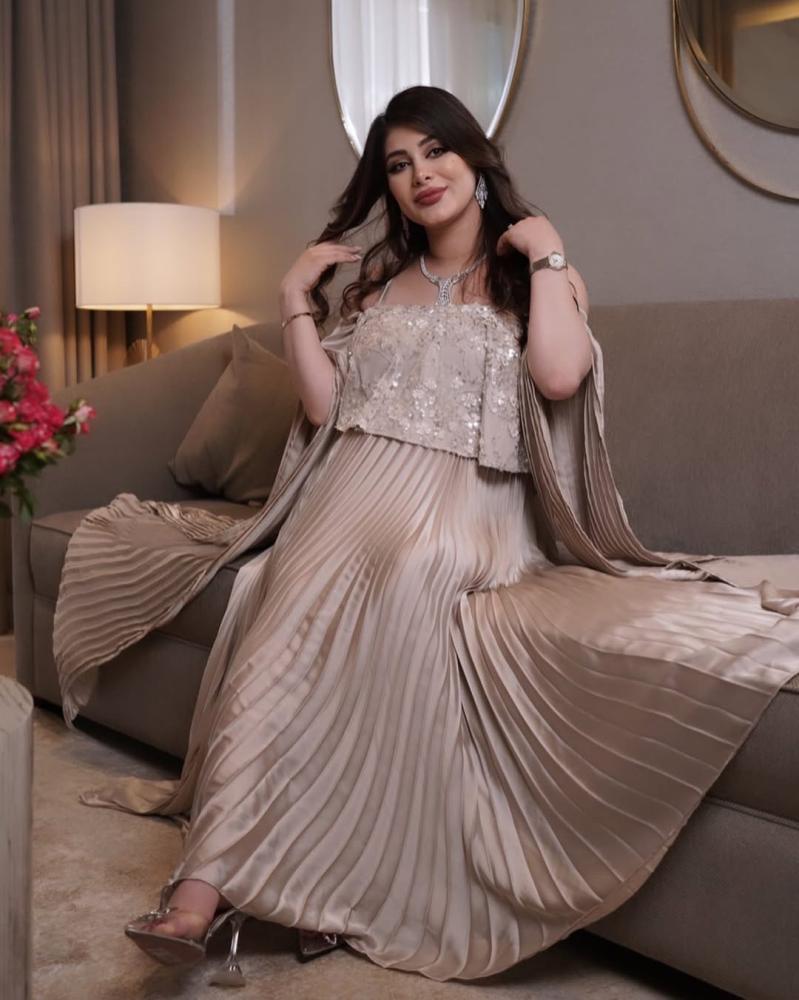 Pearl of elegance for pregnant women