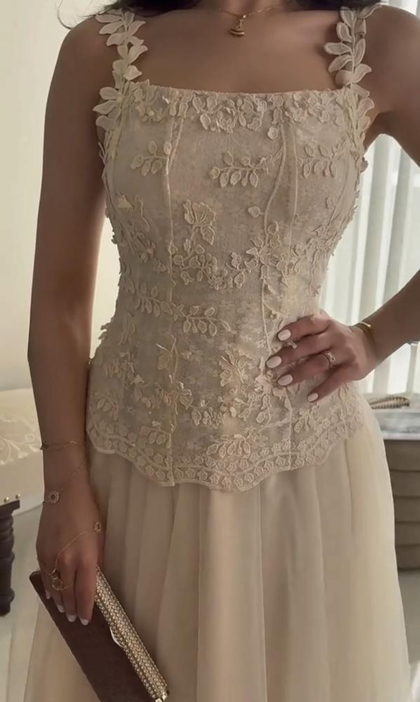 Elegant evening dress with soft tulle