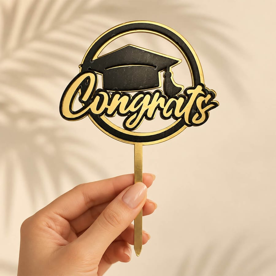 تغريسة أكريليك ذهبية للكيك بتصميم Congrats