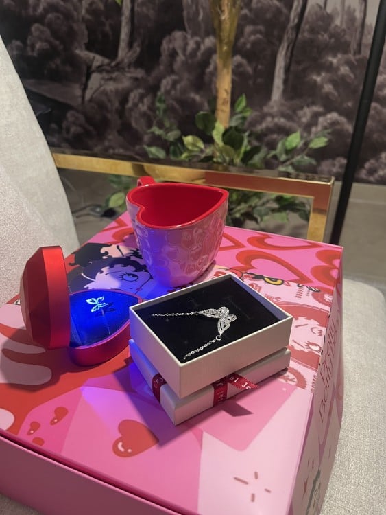 البوكس الاحمر ♥️