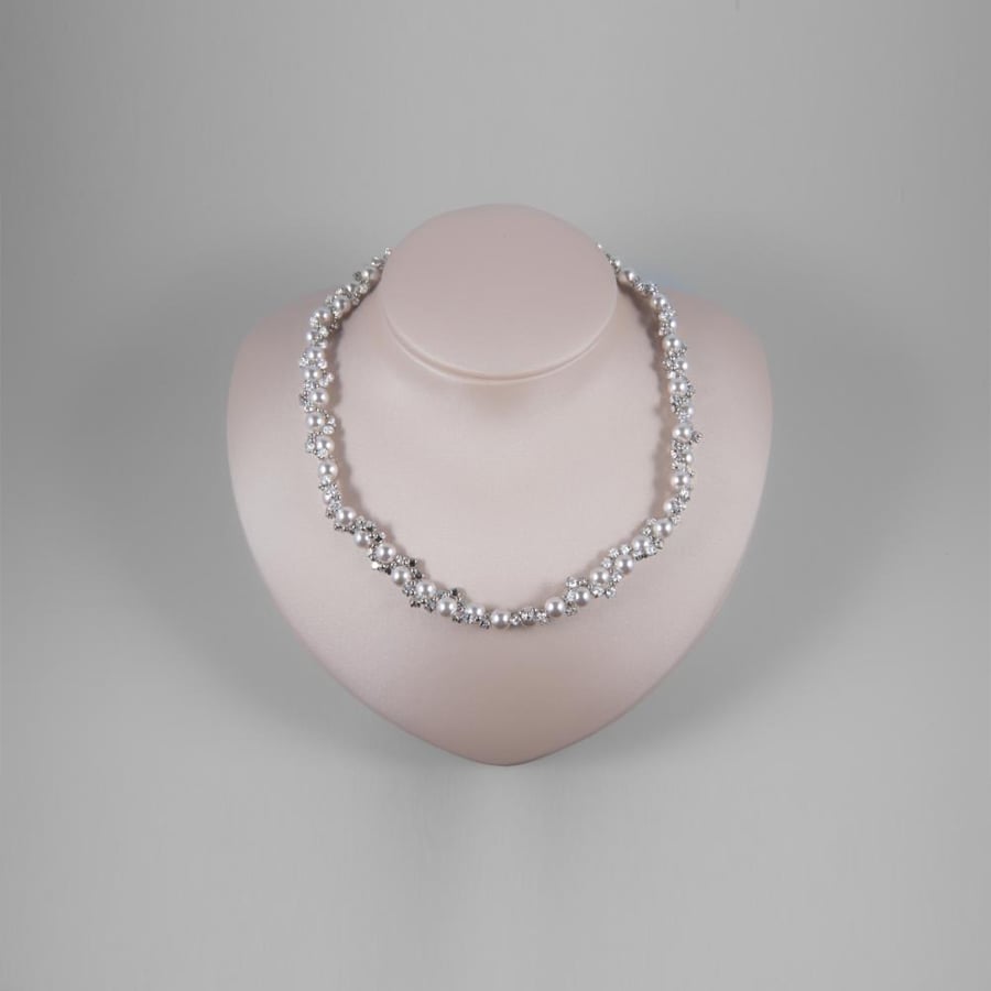توهج اللؤلؤ - Pearl Radiance Necklace