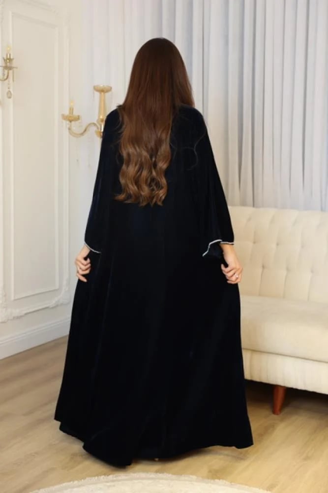 جلابيه مخمل بتطريز يدوي بالصدر