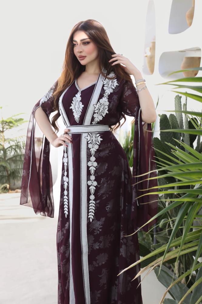 جلابية سهرة قطعتين بتطريز يدوي وزخارف زهرية