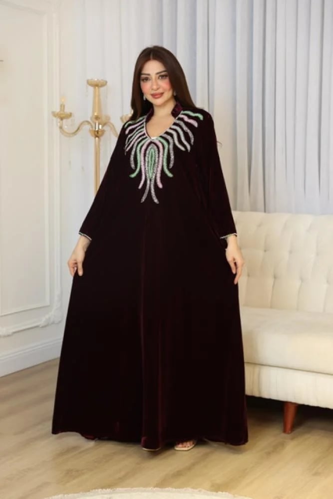 جلابيه مخمل بتطريز يدوي بالصدر