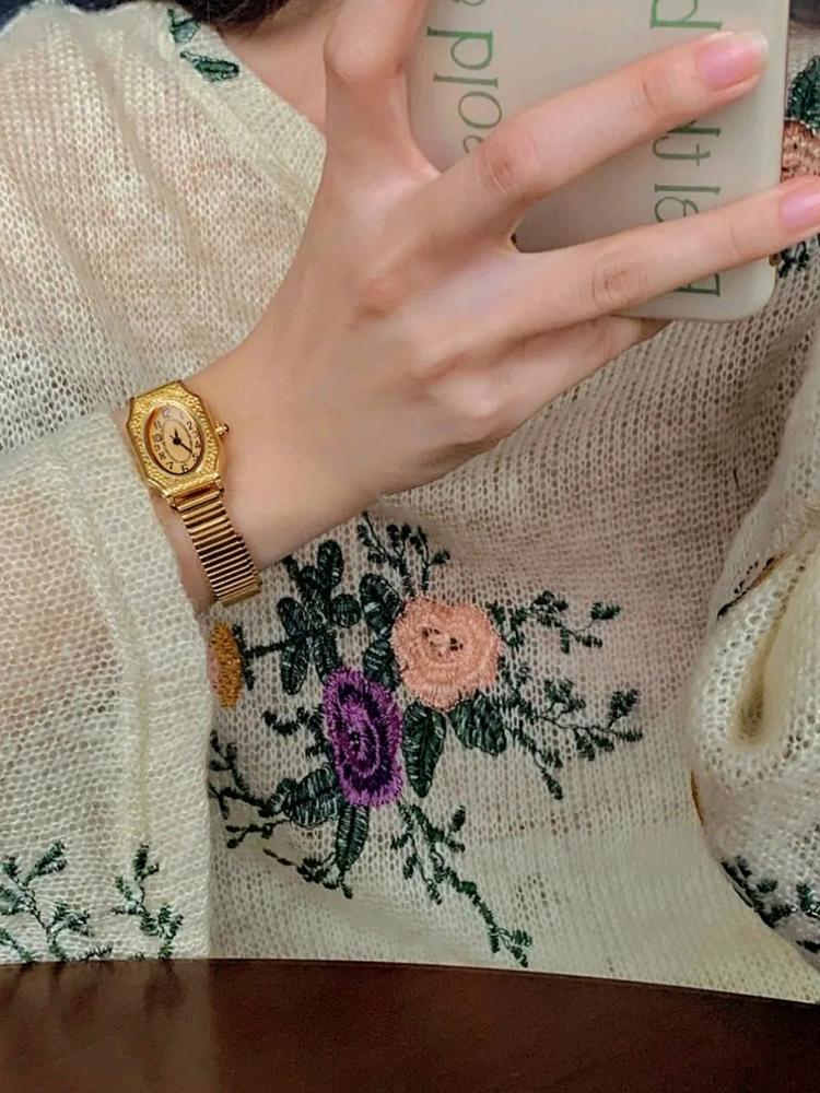 ساعة مستطيلة